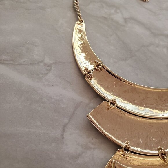 💖 White House Black Market Hammered Gold Tiered Snake Chain Tassel Necklace 💖 - Picture 14 of 16